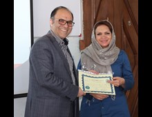 اعطاي گواهينامه موسسه متن به سركار خانم شوكتي
